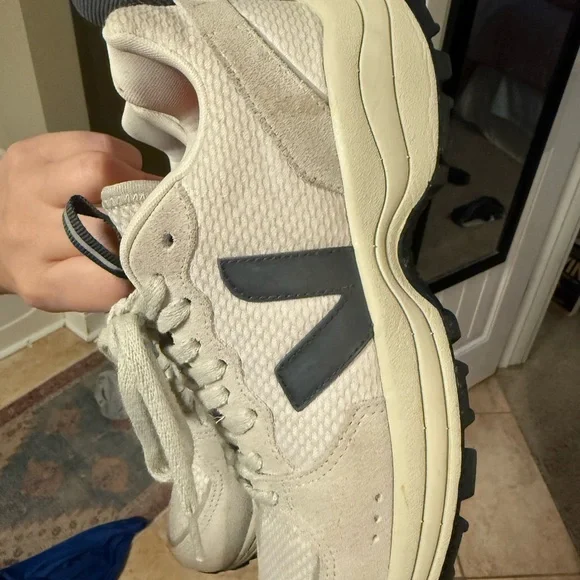 Veja Venturi Sneakers in Cream and Black - Picture 9 of 11